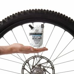Peaty's Holeshot BioFibre Tubeless Tyre Sealant - 120 Ml -Vélos Soldes Boutique Holeshot Trailpouch scaled